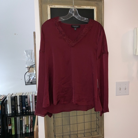 Laundry by Shelli Segal Burgundy Lace Trim V-Neck Blouse Size Small - Picture 2 of 7